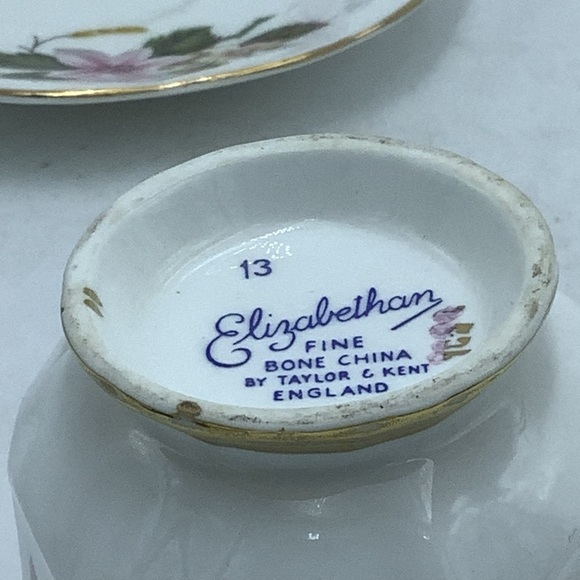 Taylor and Kent England Elizabethan Fine Bone China Teacup and Saucer - Picture 12 of 13